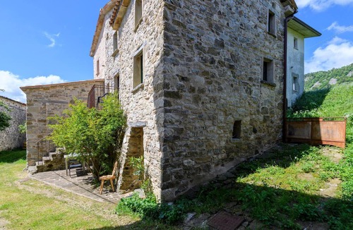 Montecopiolo Apartment | Pet friendly apartment in Villagrande di Monteco
