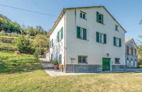 Varese Ligure House | Pet friendly home in Varese Ligure SP