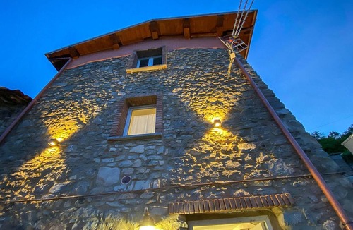 Castelnuovo di Garfagnana House | Pet friendly home in Loc. Rontano