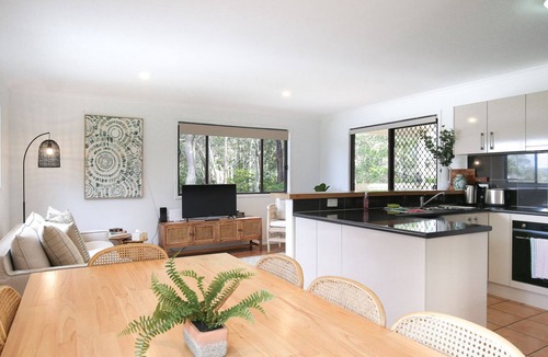 Long Beach House | Pet Friendly Spacious Family House Near the Beach