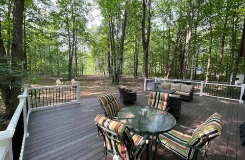 Elmira Ski Chalet | Pet-Friendly Cabin | Pool, Lakes & Golf
