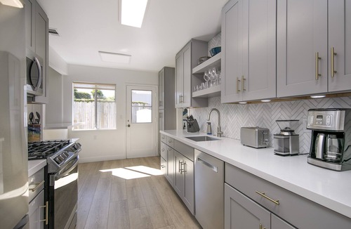 West Mesa House | Pet & Kid-Friendly Beach Retreat Near Town +EVC , Fire Pit , Beach & Baby Gear!