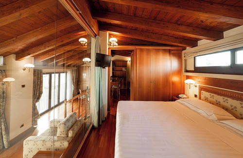 Correggio Hotel | Phi Hotel dei Medaglioni