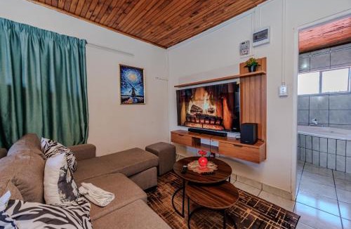 Krugersdorp Bed & Breakfast | Phindulo Bed and Breakfast - No Loadshedding, Smart TVs & unlimited free fibre wifi