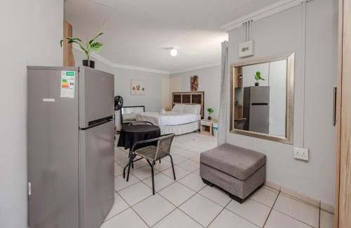 Krugersdorp Bed & Breakfast | Phindulo Bed and Breakfast - No Loadshedding, Smart TVs & unlimited free fibre wifi