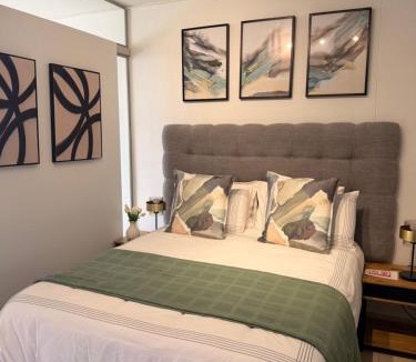 Greater Johannesburg Metropolitan Area Apartment | Phoenix Grandeur Gîte at One Rosebank ApartHotel