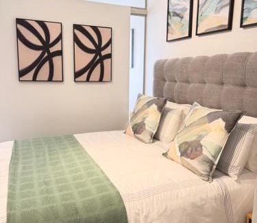 Greater Johannesburg Metropolitan Area Apartment | Phoenix Grandeur Gîte at One Rosebank ApartHotel