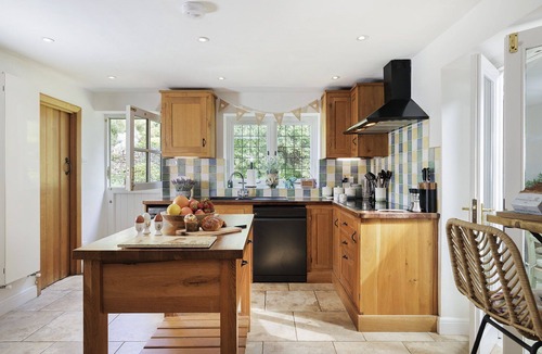 Bledington Cottage | Picturesque dog friendly holiday cottage with beautiful gardens - Glebe Cottage