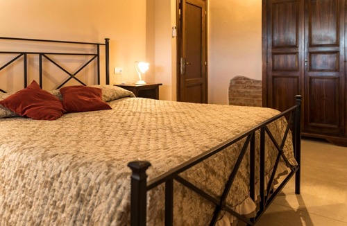 Le Piazze House | Pietre flat with double bedroom and living room with sofa bed