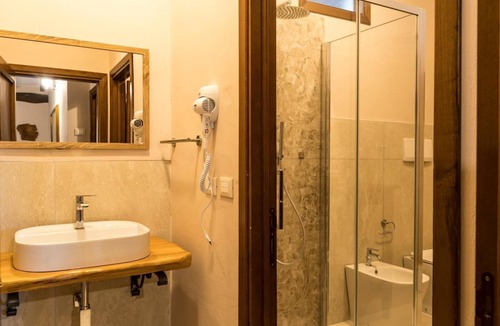 Le Piazze House | Pietre flat with double bedroom and living room with sofa bed