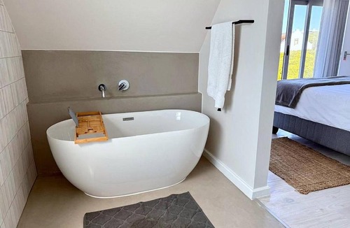 Vermont Apartment | Pikkewyntjie Sea View Small Families