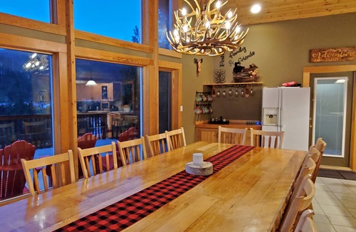 Sunburst Estates Ski Chalet | Pinetree Chalet: 6Bd/5Ba PanoramicView On-Slope Tod Mtn Ski-in OpenAir Tub