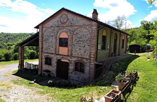 Piozzano Apartment | Piozzano: Apartment/Flat - Piozzanoapartment in Farmhouse