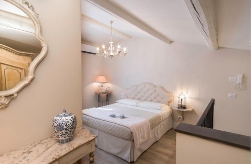 Pistoia House | Pistoia Luxury Suite