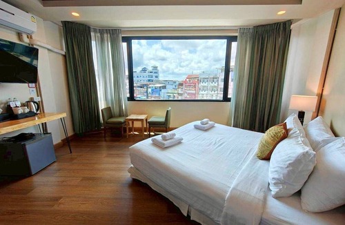 Chanthanimit Hotel | PloyBuri Boutique Hotel
