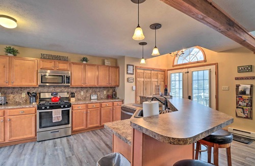 Albrightsville House | Pocono Hot Tub Chalet | Lake Access Sleeps 10