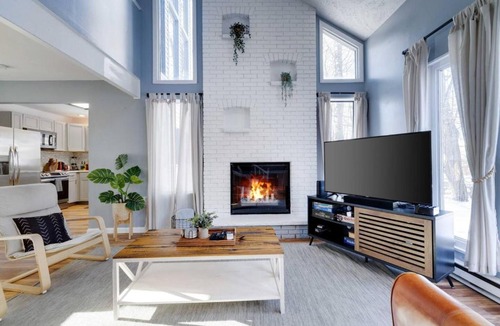 Tobyhanna House | Pocono Lake Charmer Lakeview Retreat for 10