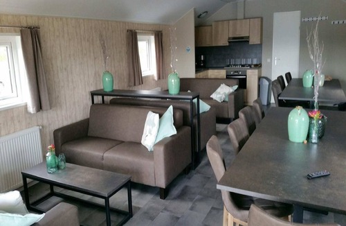 Bant Ski Chalet | Pondside Stay w/Kitchen
