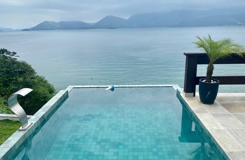 Biscaia House | Ponta Leste - Beautiful house in a gated community with pier and beach 🏝.