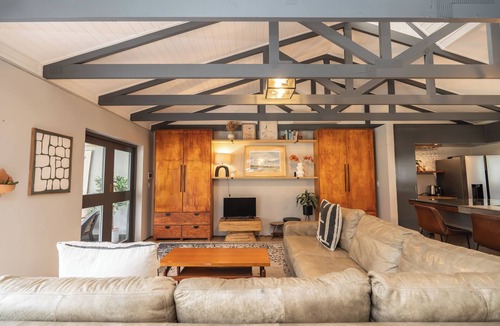 Die Boord House | Pool & Garden Winelands Retreat