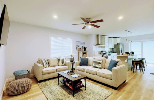 Whitesboro House | POOL + OUTDOOR MOVIES + FIRE PIT Paradise - Minutes to Beach!"