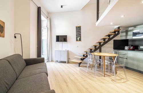 Old Town Apartment | POSITIONED ON THE ICONIC PLACE GARIBALDI,IN THE MOST VIBRANT &HISTORIC SQUARES