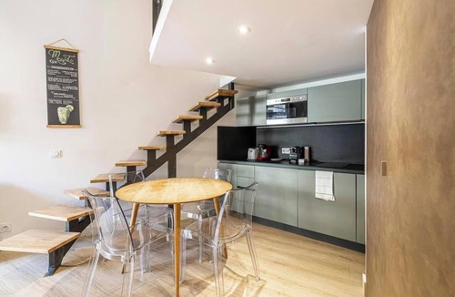 Old Town Apartment | POSITIONED ON THE ICONIC PLACE GARIBALDI,IN THE MOST VIBRANT &HISTORIC SQUARES