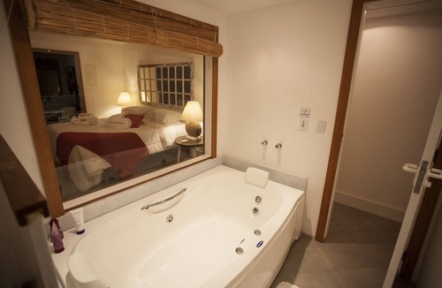 Bonfim Hotel | Pousada Casa do Bicho Preguiça - 14 rooms, ideal for groups and families.