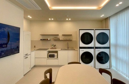 Mia-dong Apartment | Premium Ivory & Wood Stay with an Indoor Bath