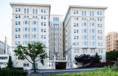 Kalorama Heights Hotel | Premium Suite Escape! 2 Spacious Units Perfect for Families! Attractions Nearby!