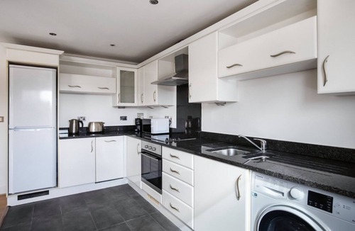 Vincent Square Apartment | Premium Westminster 3BR w/Balcony, nr Tube & Attractions, by Blueground