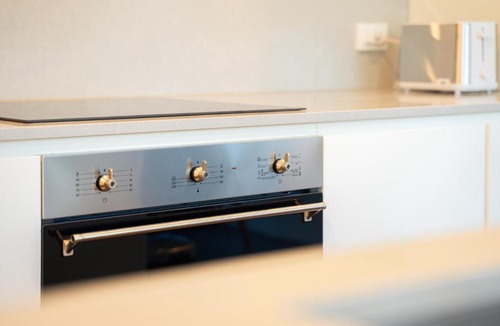 Reid Apartment | Prime CBD 3BR 2 free parking apartment next to canberra centre