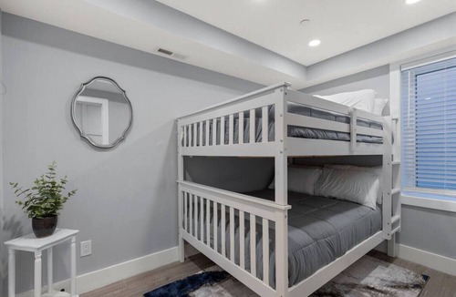 H Street Corridor Hotel | Prime Location+Steps from HStreet Corridor+Laundry