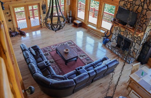 Dobson Cabin | Prime Mountaintop Luxury Lodge, Spacious Outdoor Living. Amazing Views Sleeps 20