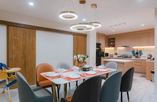 Wattana Villa | PRIME SUKHUMVIT MODERN HOME, Phrom Phong BTS, Em District, Up to 14 guests