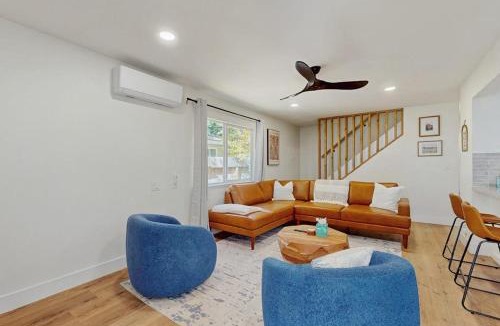 South Lake Tahoe House | Pristine Family Friendly Home with Large Decks Near Hiking and Ski Resorts