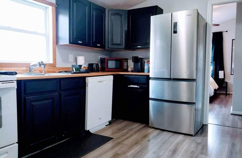 Linthicum Heights Apartment | Private 3 Bedroom Duplex Near BWI/Easy Access I95/Baltimore