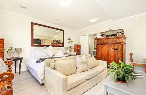 Stellenbosch Apartment | Private Apartment Located on Golfing Green in Exclusive Winelands Estate