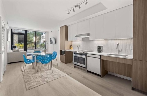 NoMa Hotel | Private Balcony & Free Outdoor Wifi | 2BR in Central DC