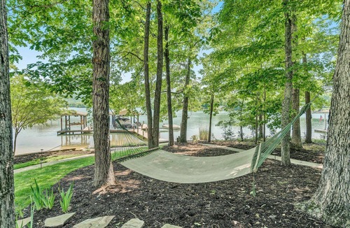 Penhook House | PRIVATE BEACH, FLAT LOT, FIRE-PIT, SLEEPS 18