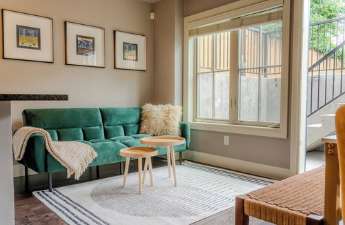 Riley Park-Little Mountain House | Private Cambie Village Suite min Downtown/Skytrain