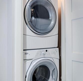 Riley Park-Little Mountain Apartment | Private Cambie Village Suite min Downtown and Skytrain