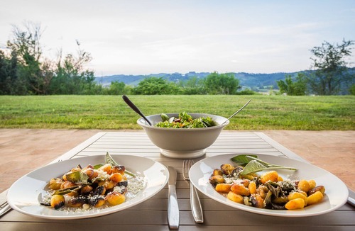 Toiano House | Private, country-house with infinity pool near Firenze, Pisa, Lucca e Siena