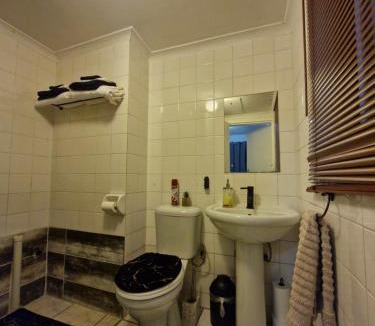 Greater Johannesburg Metropolitan Area House | Private Ensuite Guest Suite 4km from Sandton City and Nelson Mandela Square