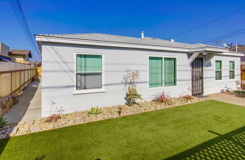 Morena House | Private Home: 4BR Getaway by the Bay