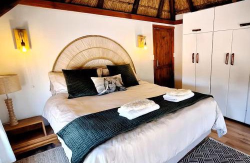 Beestekraal House | Private Lodge at Vaalkop Dam Reserve
