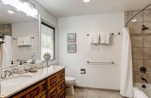 Alta Mesa House | Private Luxury Mira Vista Retreat | City View, Hot Tub, Garden