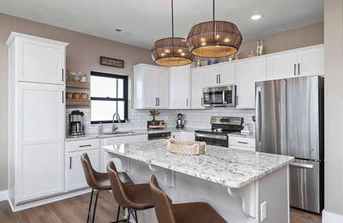 Table Rock House | Private Putting Green,Lakeview,Hot Tub,Pools,pool table,Pickelball, Pet Friendly