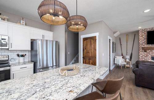 Table Rock House | Private Putting Green,Lakeview,Hot Tub,Pools,pool table,Pickelball, Pet Friendly