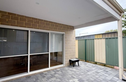Girrawheen House | Private Queen Room with Ensuite | Free Parking | Self Check-in | Perth